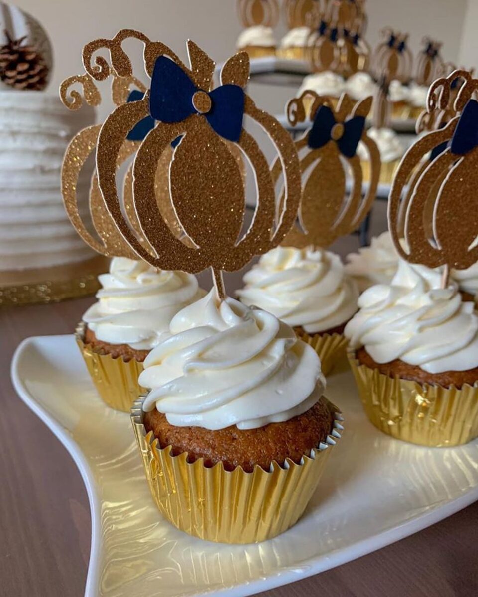 Fall cupcakes with glitter pumpkin toppers
